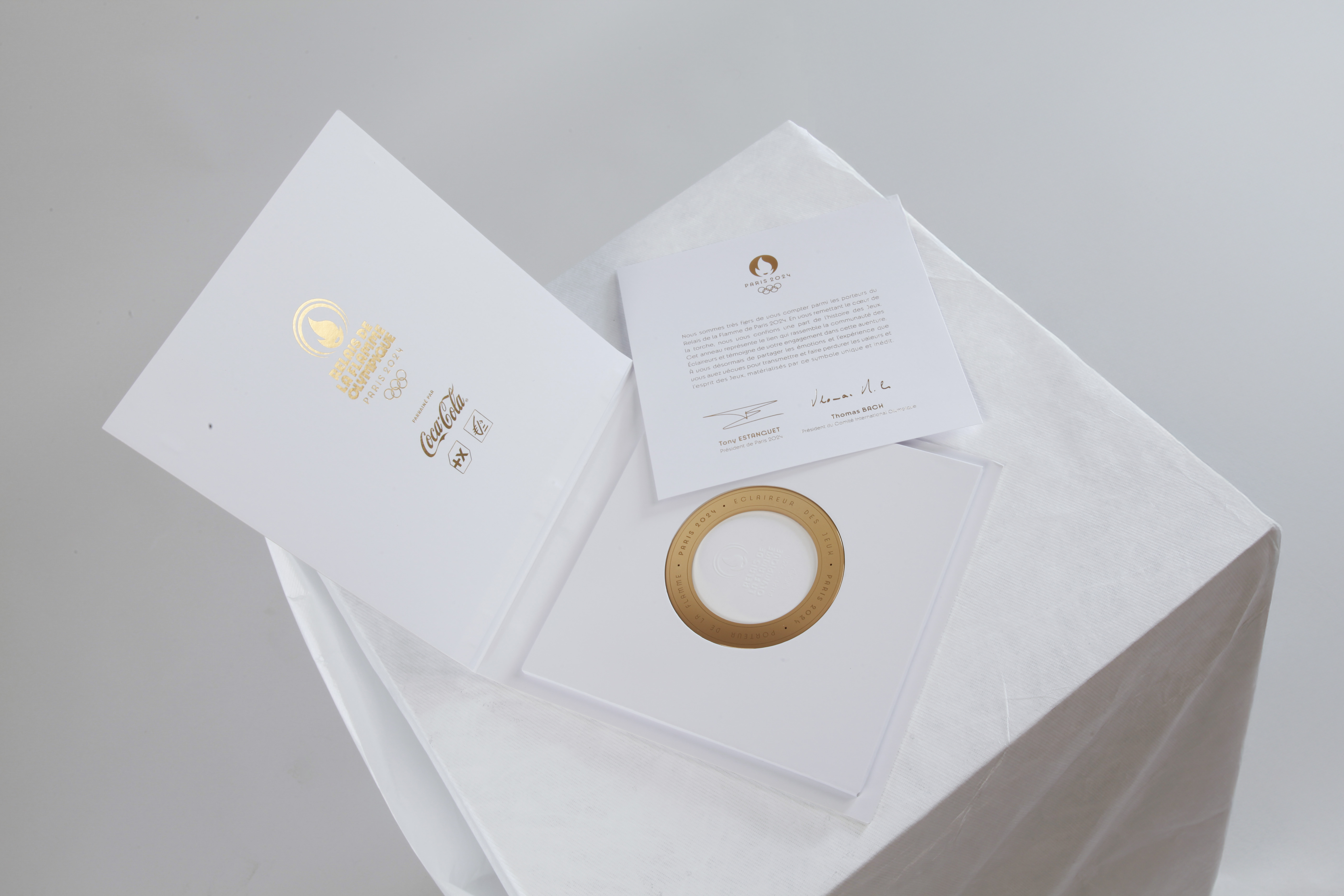 Coffret du "Coeur de la Torche" des JOP 2024