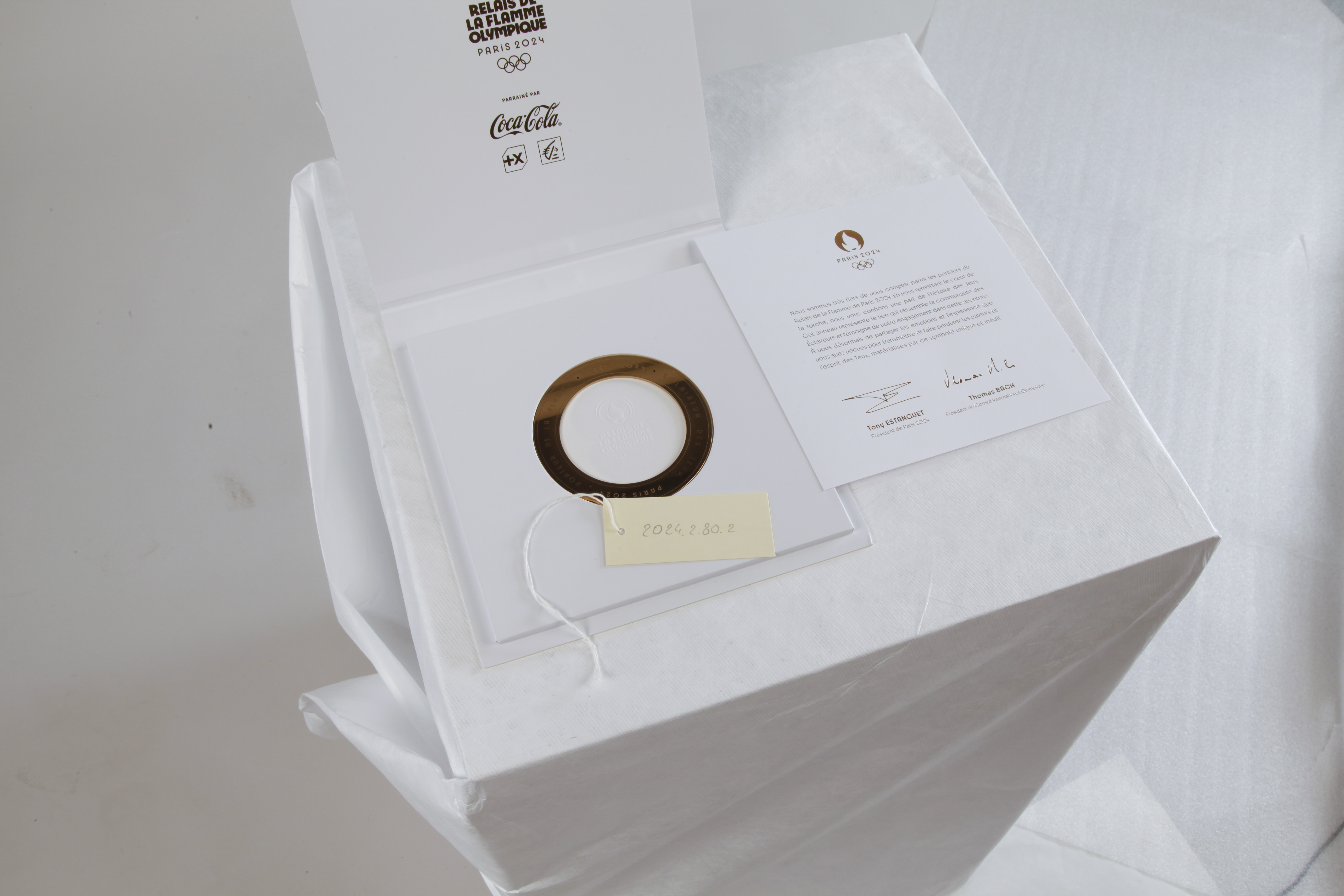 Coffret du "Coeur de la Torche" des JOP 2024