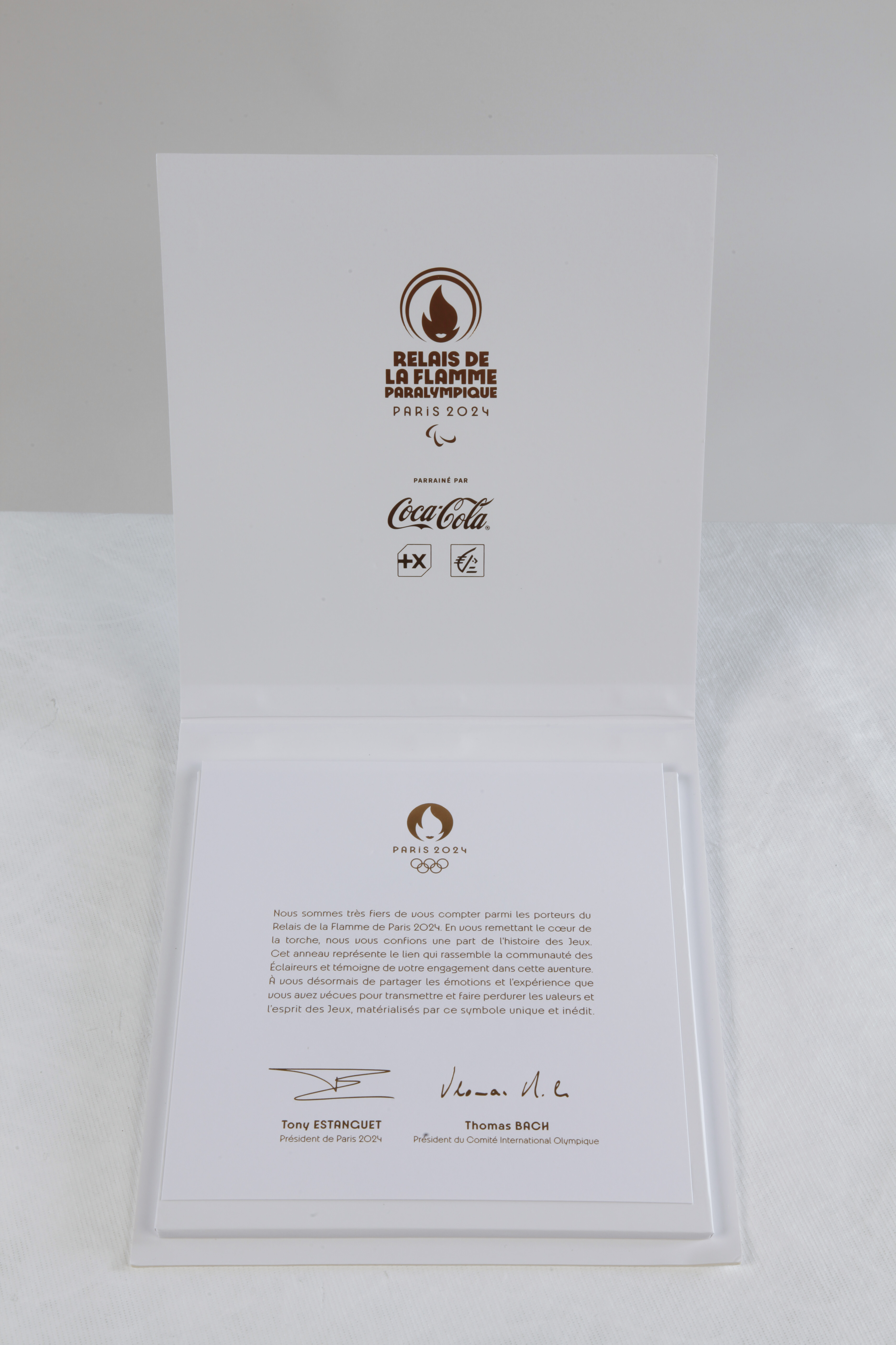 Coffret du "Coeur de la Torche" des JOP 2024