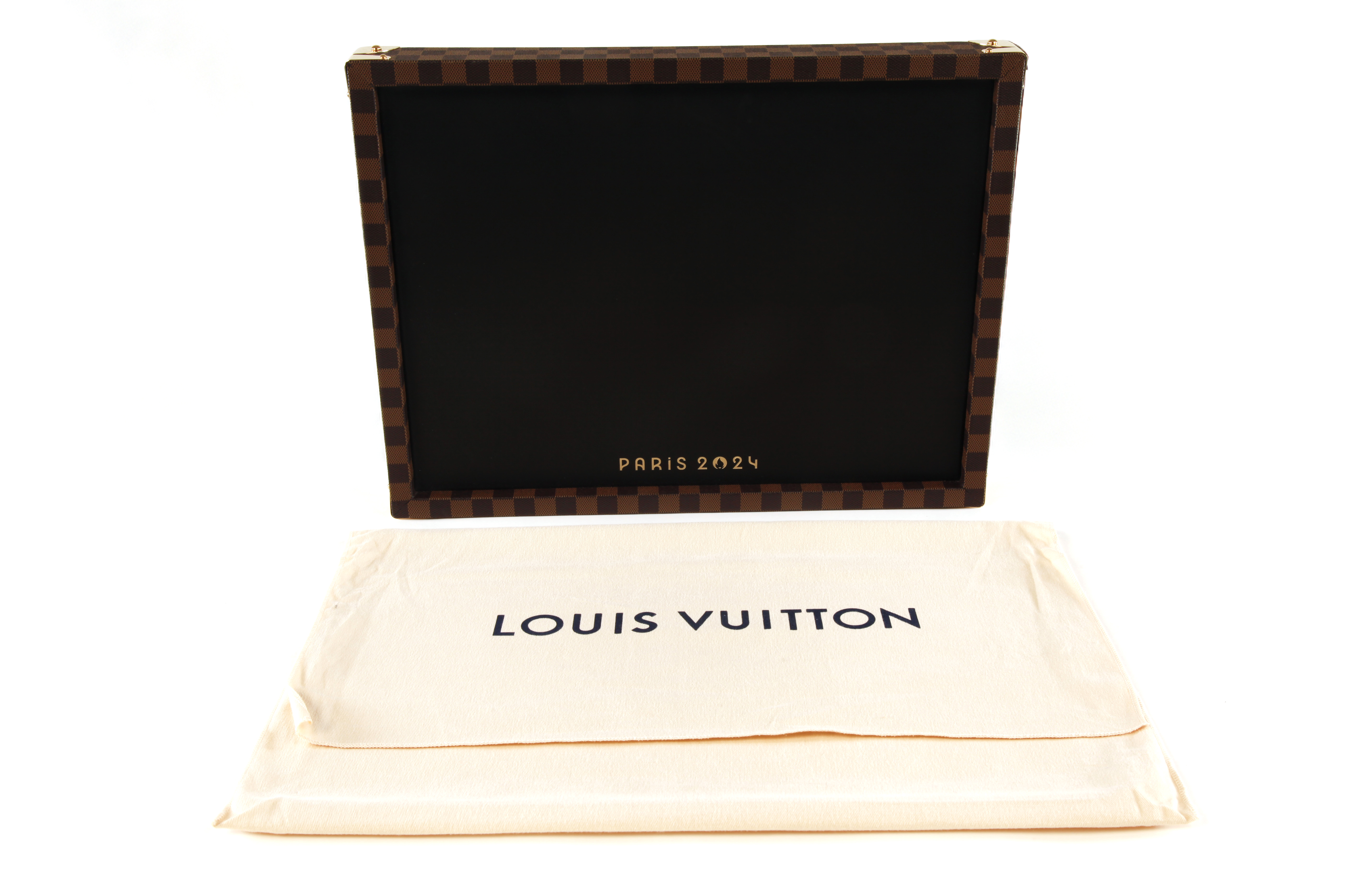 Plateau des médailles des Jeux Olympiques et Paralympiques de Paris 2024 Louis Vuitton