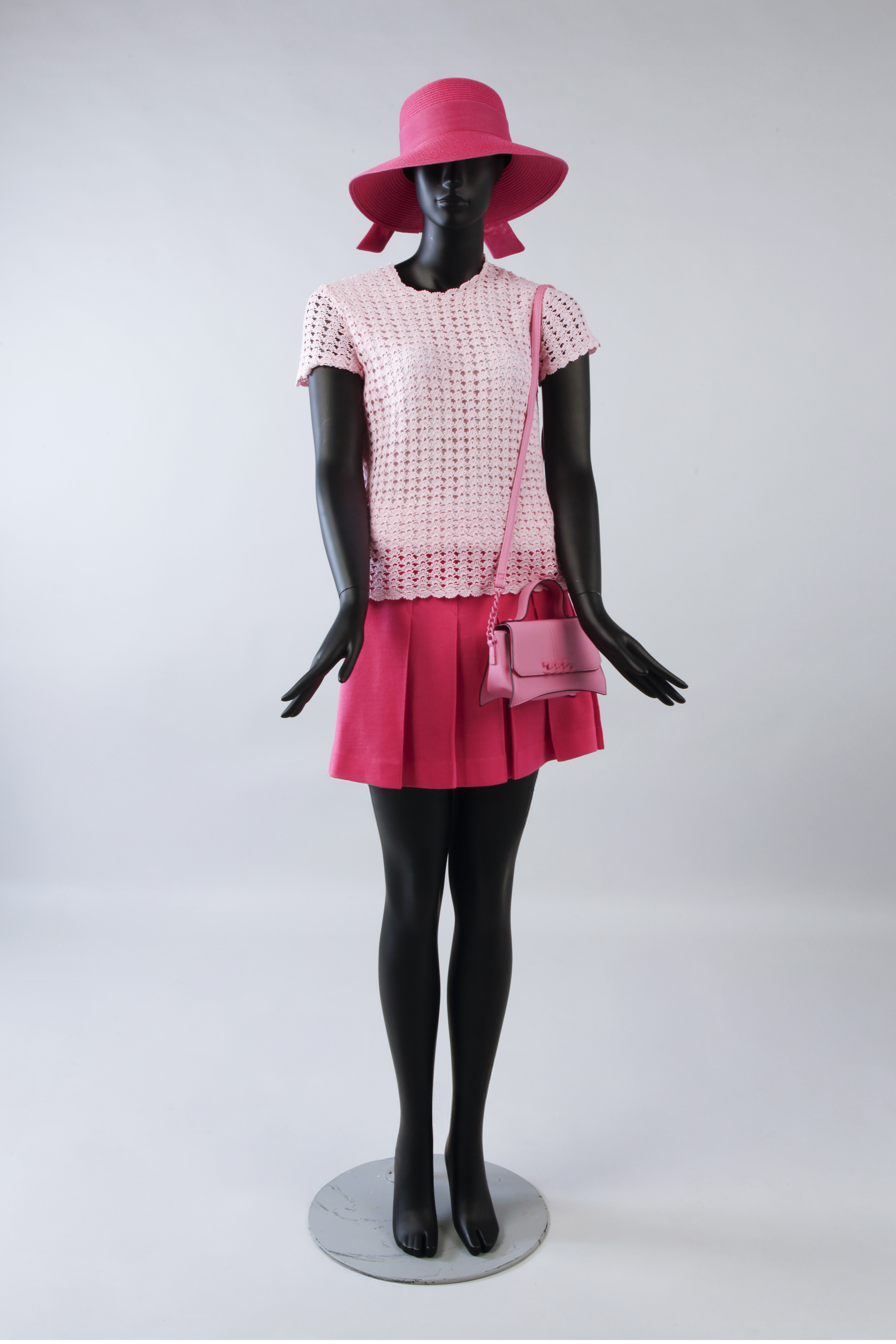 Haut rose en crochets - Tableau "Enchanté"  - Cérémonie d'ouverture des Jeux Olympiques - Paris 2024