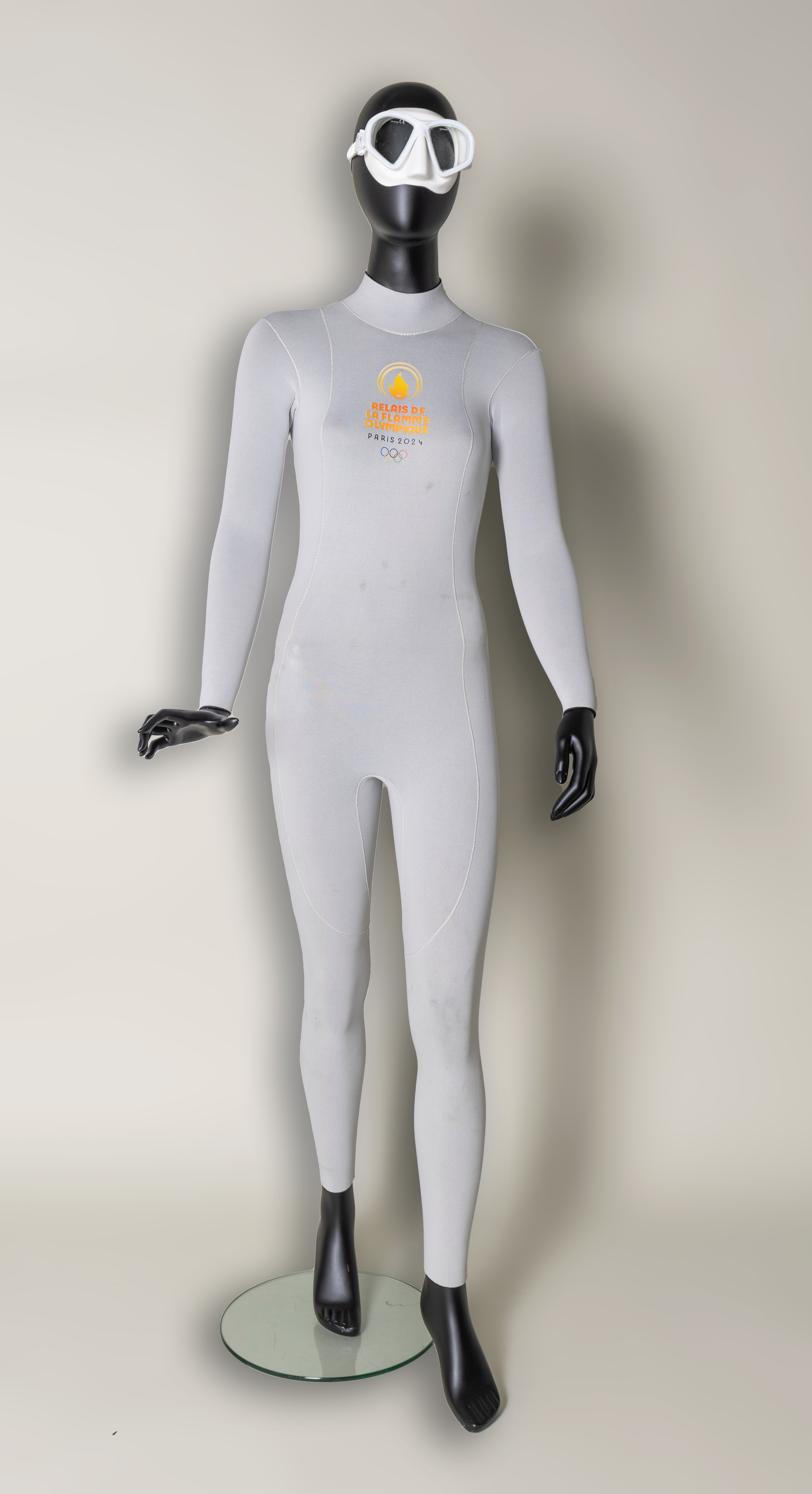 Alice Modolos Freitauchanzug für die olympische Fackelstaffel