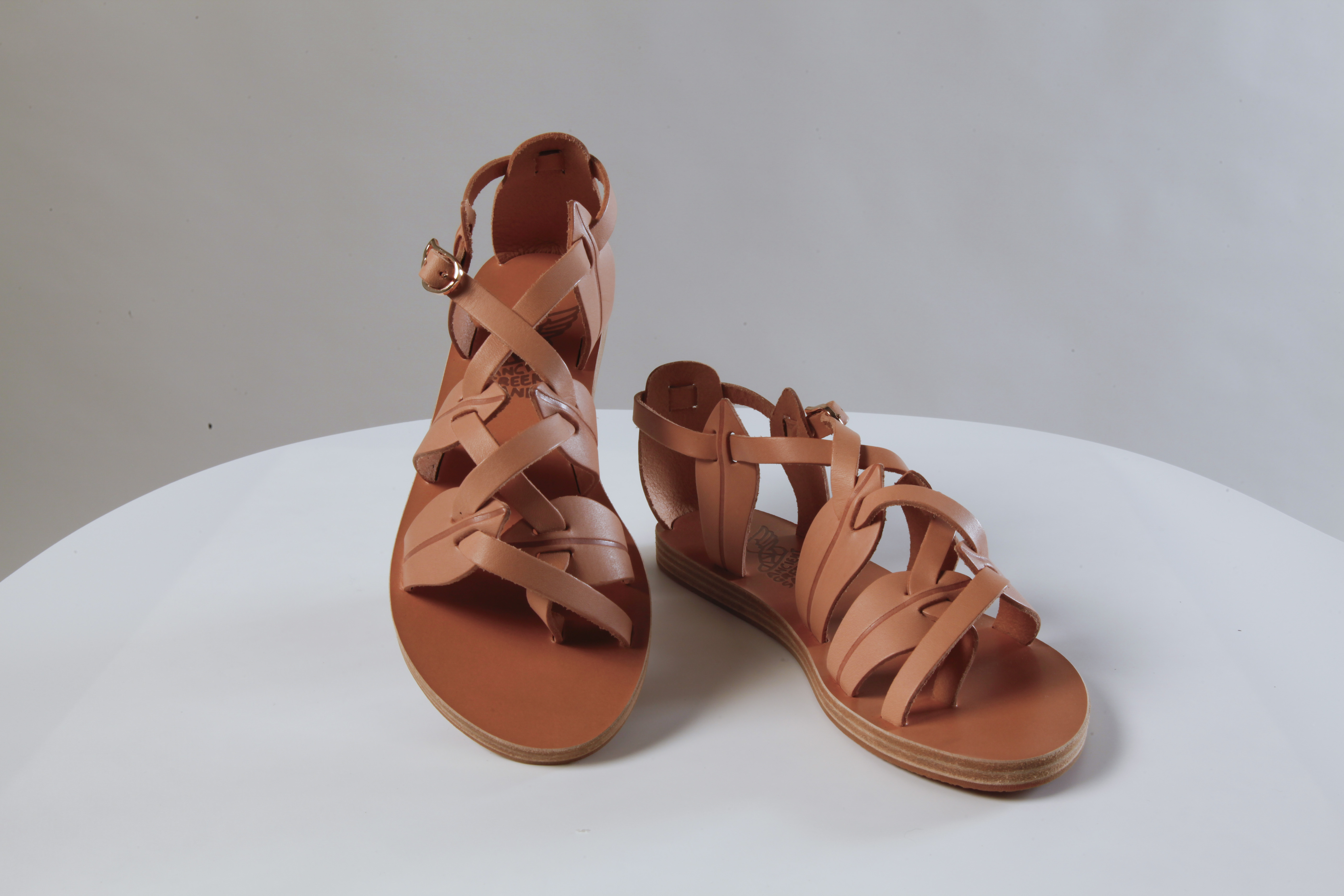 Sandales de prêtresse pour l'allumage de la Flamme Olympique - Paris 2024