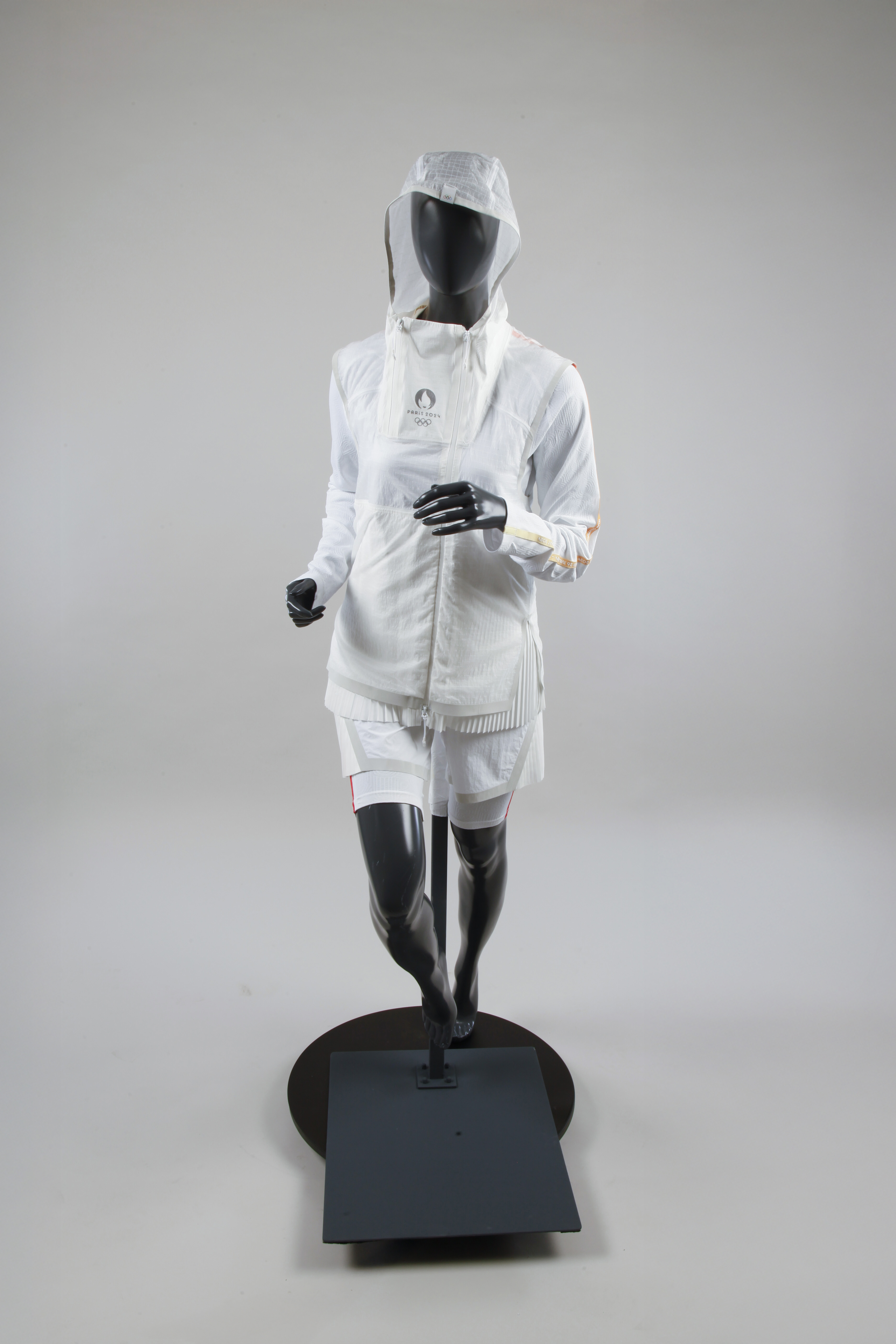 Imperméable sans manches -Tenue des derniers relayeurs - Cérémonie d'ouverture des jeux Olympiques - Paris 2024