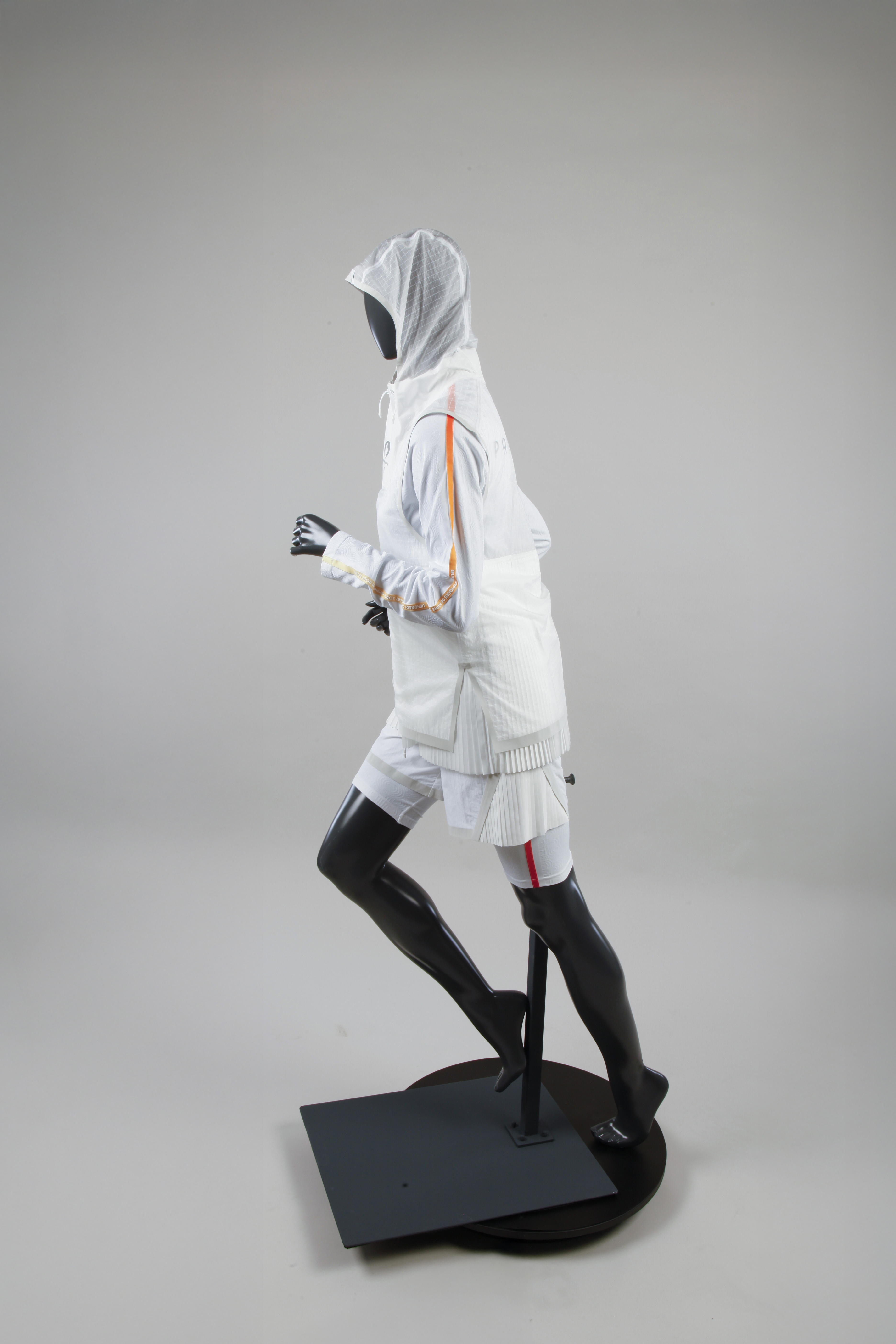 Short à manches longues -Tenue des derniers relayeurs - Cérémonie d'ouverture des jeux Olympiques - Paris 2024