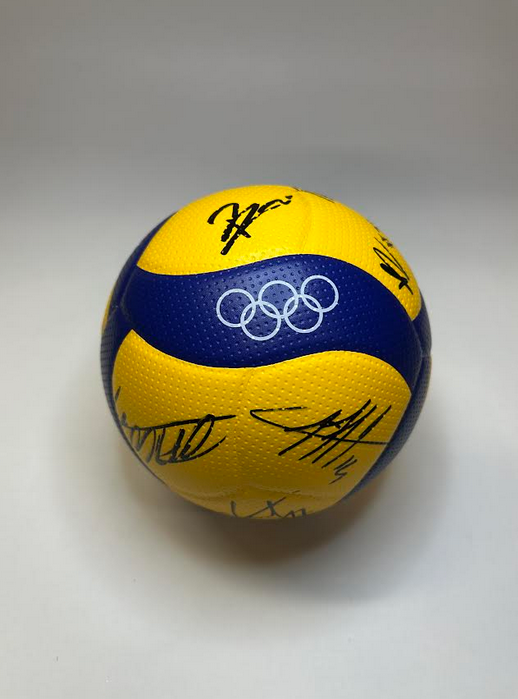 Palla per i Giochi Olimpici 2024 firmata dall'intera squadra maschile francese di pallavolo